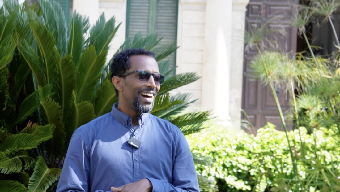 Backstage: intervista in giardino
